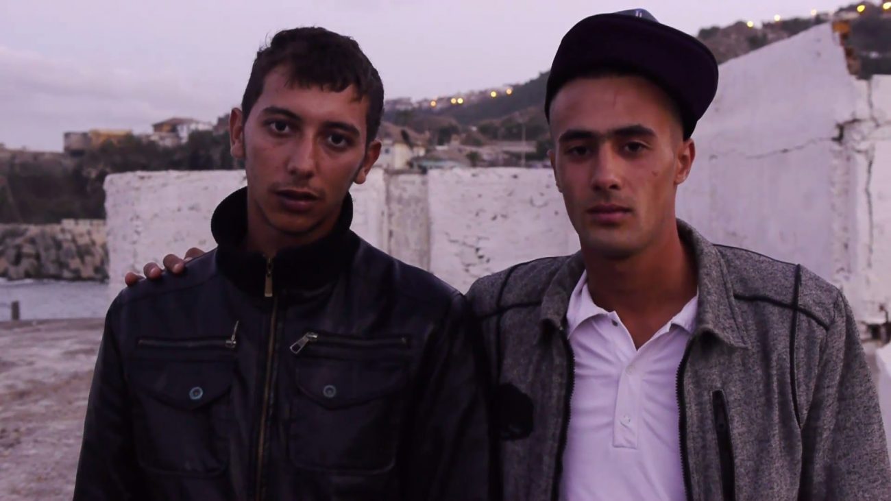 Alger film_1_Entretien 2 jeunes hommes